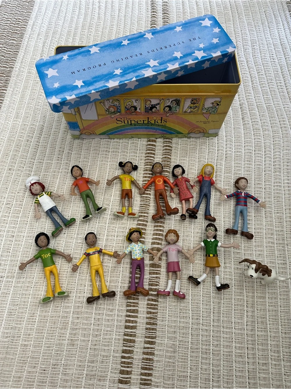 Multicultural Figurine Playset - Blue/Yellow